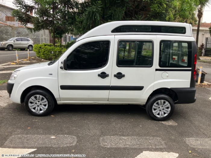 Fiat DOBLO ESSENCE 1.8 TETO ALTO 2012/2013